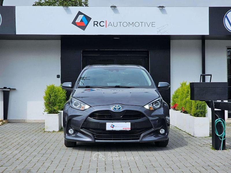 Usata Toyota Yaris Hybrid Business Edition 92 CV (67 kW) 2022 Grey metallic Berlina
