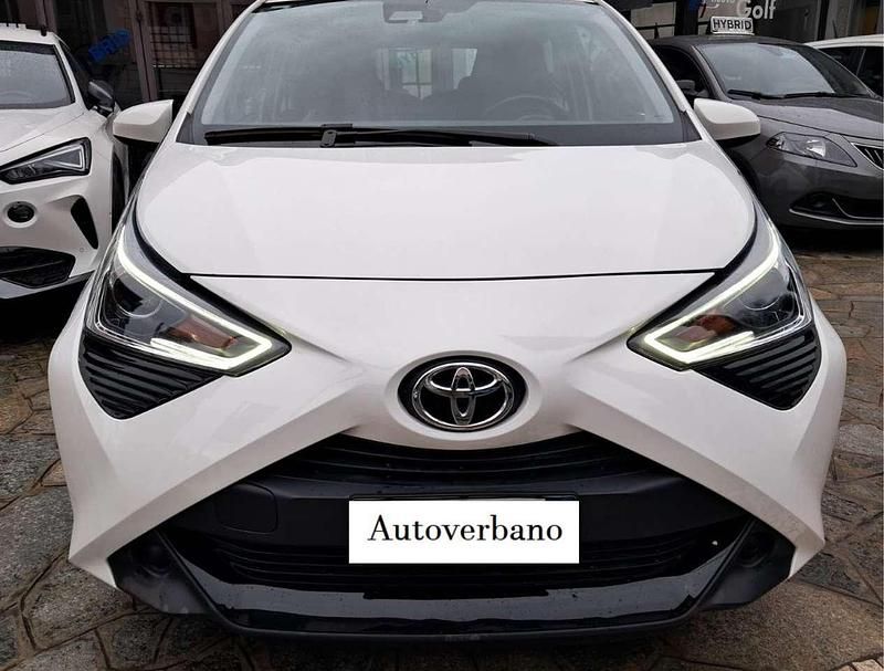 Usata Toyota Aygo Cool 72 CV (52 kW) 2021 Bianco Utilitaria