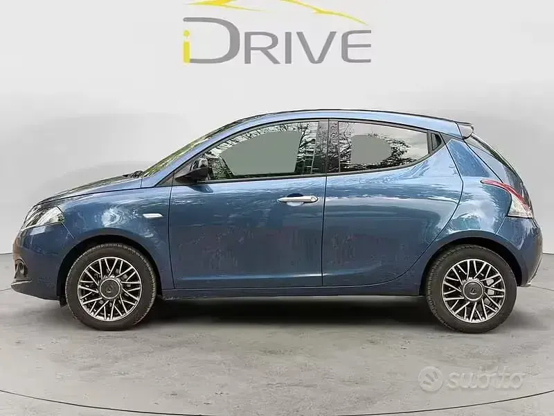 Usata Lancia Ypsilon Gold 69 CV (50 kW) 2023 Blu Utilitaria