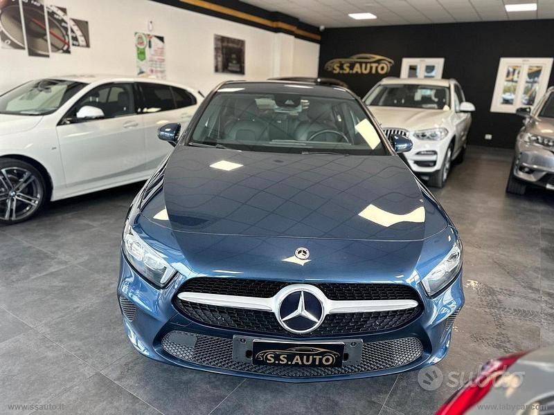 Usata Mercedes A180 Premium 116 CV (85 kW) 2022 Blu/azzurro Berlina