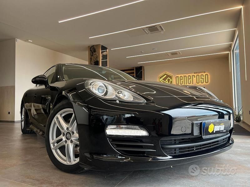 Usata Porsche Panamera 250 CV (183 kW) 2012 Nero Utilitaria