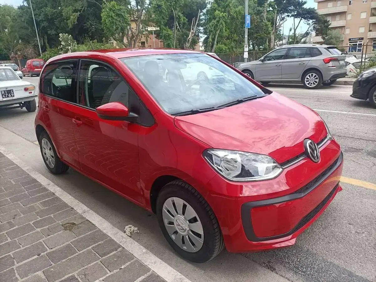 Usata VW up! move up! 68 CV (50 kW) 2018 Rosso Utilitaria