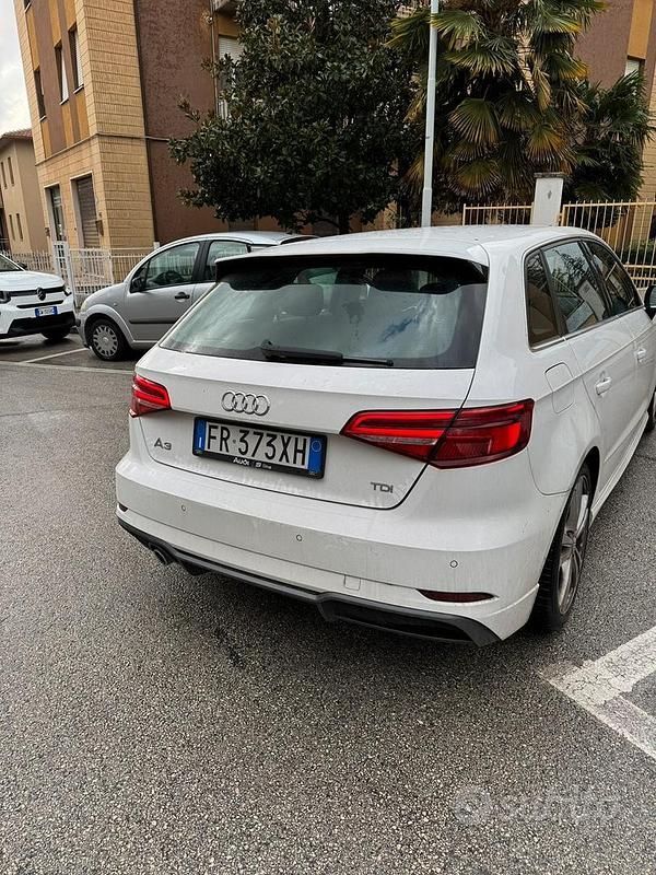 Usado Audi A3 116 CV (85 kW) 2018 Blanco Berlina