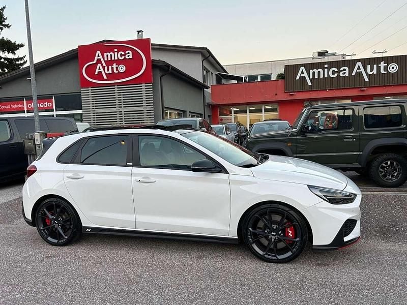 Bianco Usata 2021 Hyundai i30 N Performance Tre volumi | 31.650 € (Buon prezzo) - Immagine 1/4