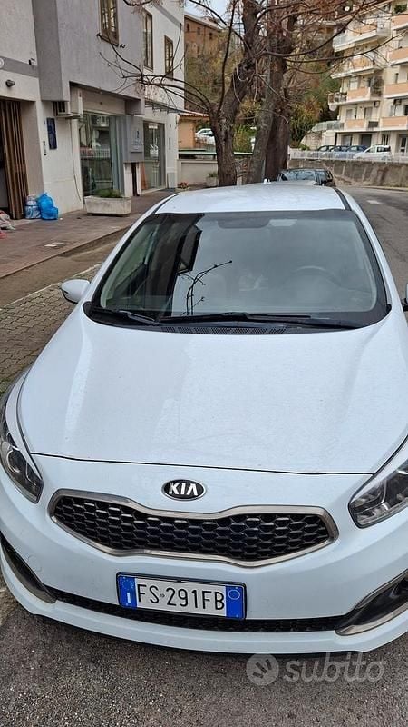 Begagnad Kia Ceed 110 HK (80 kW) 2018 Vit Halvkombi