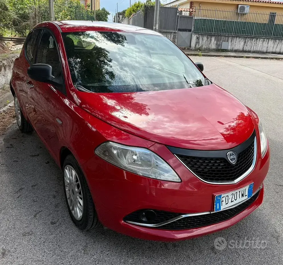 Usata Lancia Ypsilon Silver 69 CV (50 kW) 2016 Utilitaria