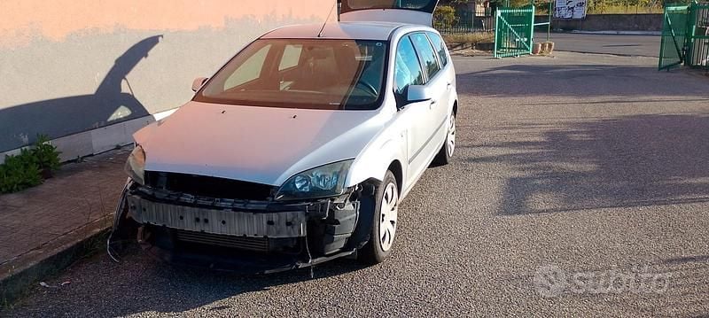 Usata Ford Focus 100 CV (73 kW) 2007 Grigio Berlina