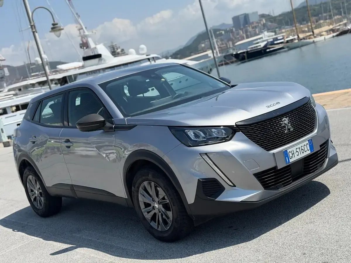 Usata Peugeot 2008 110 CV (80 kW) 2022 Grigio SUV