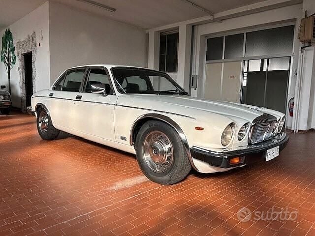 Usata Jaguar XJ6 200 CV (147 kW) 1983 Bianco Berlina