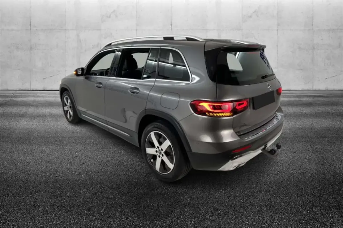 Usata Mercedes GLB180 116 CV (85 kW) 2023 Grigio SUV