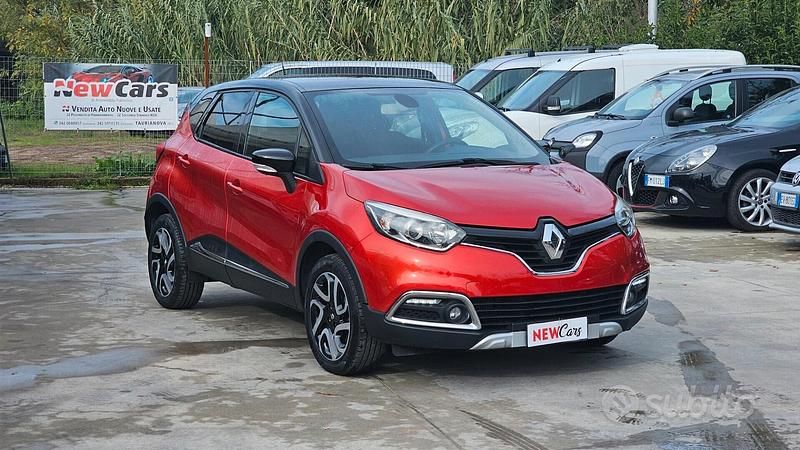 Usata Renault Captur Zen 90 CV (66 kW) 2016 Rosso SUV
