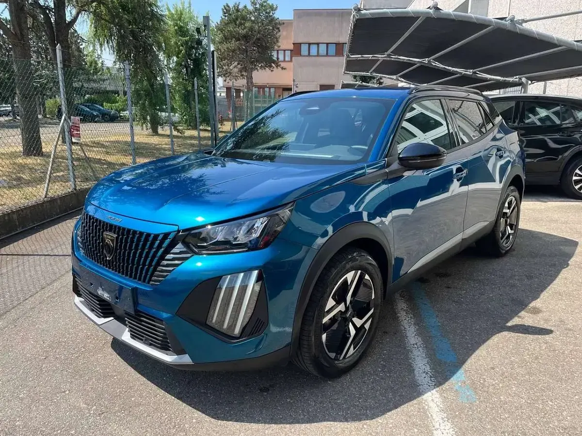 Usata Peugeot 2008 Allure 136 CV (100 kW) 2025 Blu/azzurro SUV