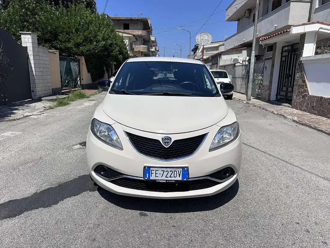 Usata Lancia Ypsilon Gold 95 CV (69 kW) 2016 Beige Utilitaria