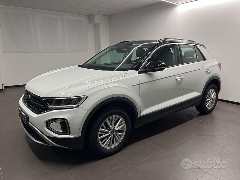 Usata VW T-Roc Life 110 CV (80 kW) 2023 Bianco SUV