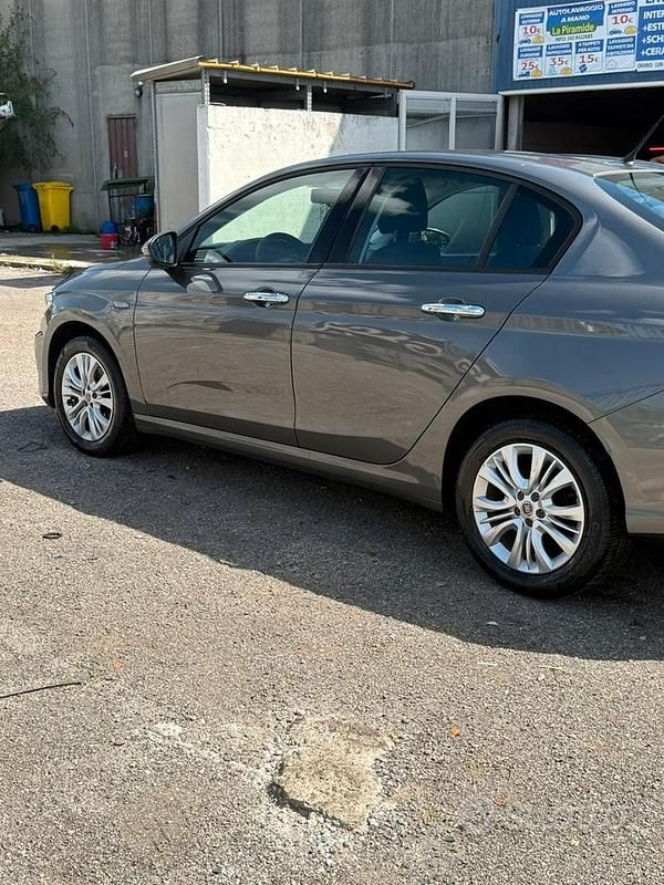 Usata Fiat Tipo 120 CV (88 kW) 2016 Grigio Berlina