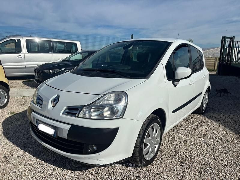 Usata 2011 Renault Modus Monovolume | 4000 € (Ottimo prezzo) - Immagine 1/4