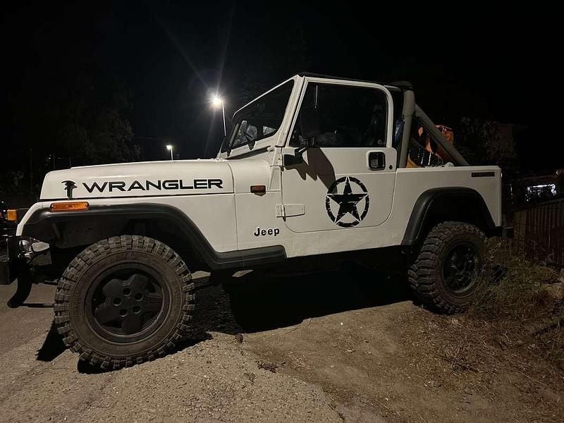 Usata Jeep Wrangler Laredo 103 CV (75 kW) 1991 Bianco SUV