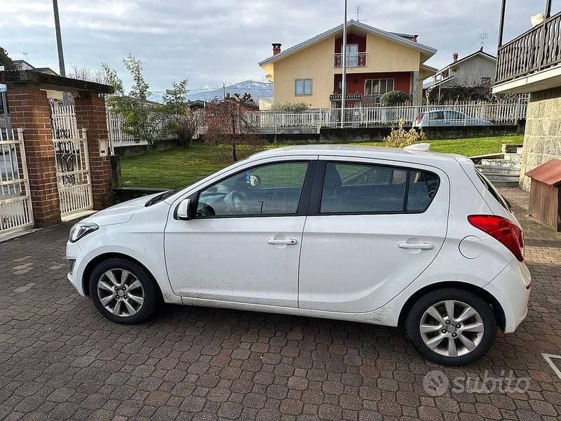 Usata Hyundai i20 Edition 85 CV (62 kW) 2012 Bianco Utilitaria