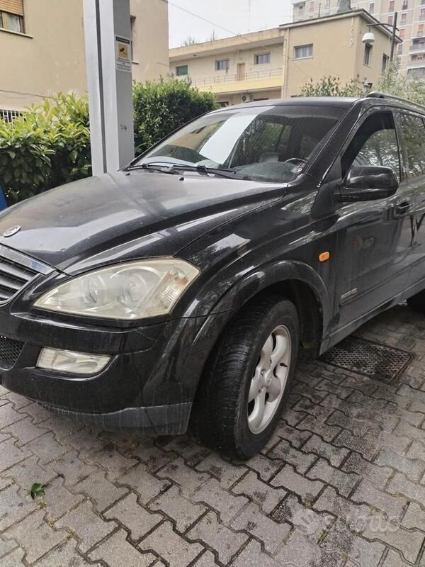 Nero Usata 2010 Ssangyong (KGM) Kyron SUV | 2500 € (Buon prezzo) - Immagine 1/4