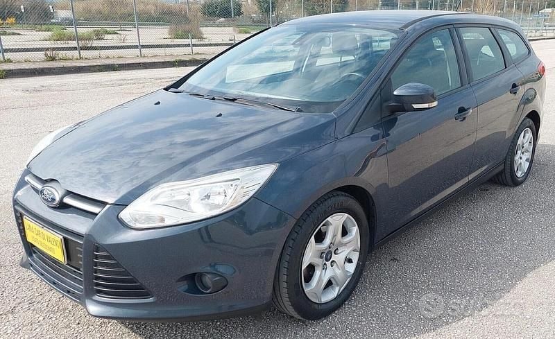 Usata Ford Focus 116 CV (85 kW) 2014 Grigio Station wagon