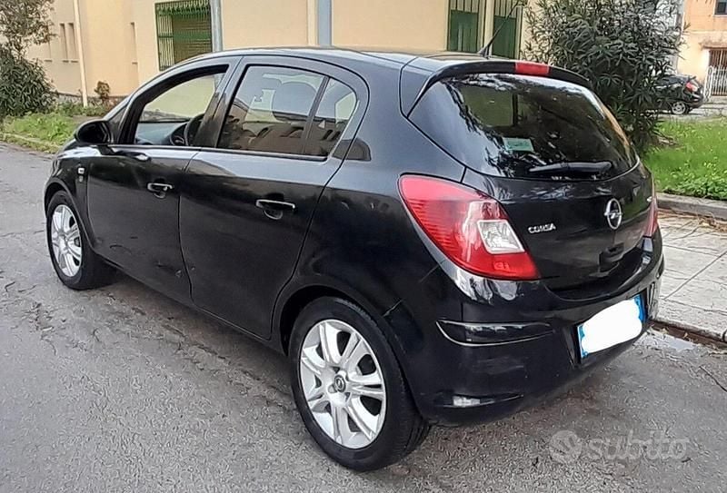 Usata Opel Corsa Cosmo 95 CV (69 kW) 2011 Nero Utilitaria