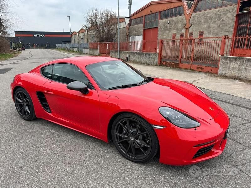 Usata Porsche Cayman 300 CV (220 kW) 2019 Rosso Coupé