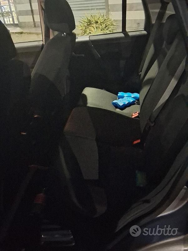 Grigio Usata 2011 Land Rover Freelander 2 SUV | 7500 € (Ottimo prezzo) - Immagine 1/4