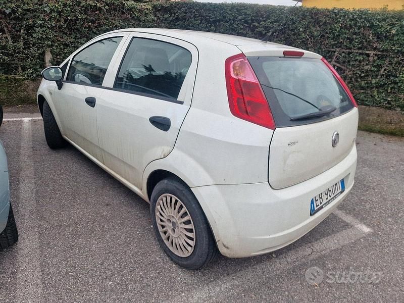Usata Fiat Grande Punto 75 CV (55 kW) 2010 Bianco Utilitaria