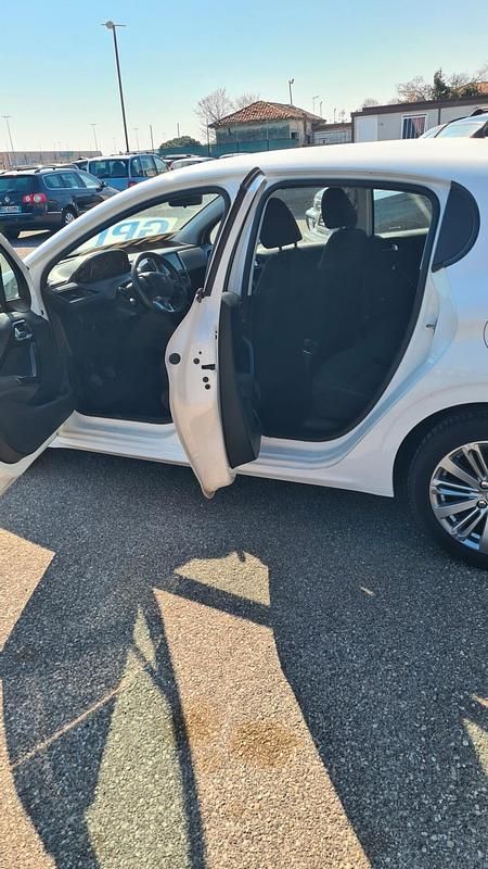 Usata Peugeot 208 81 CV (59 kW) 2016 Bianco Utilitaria