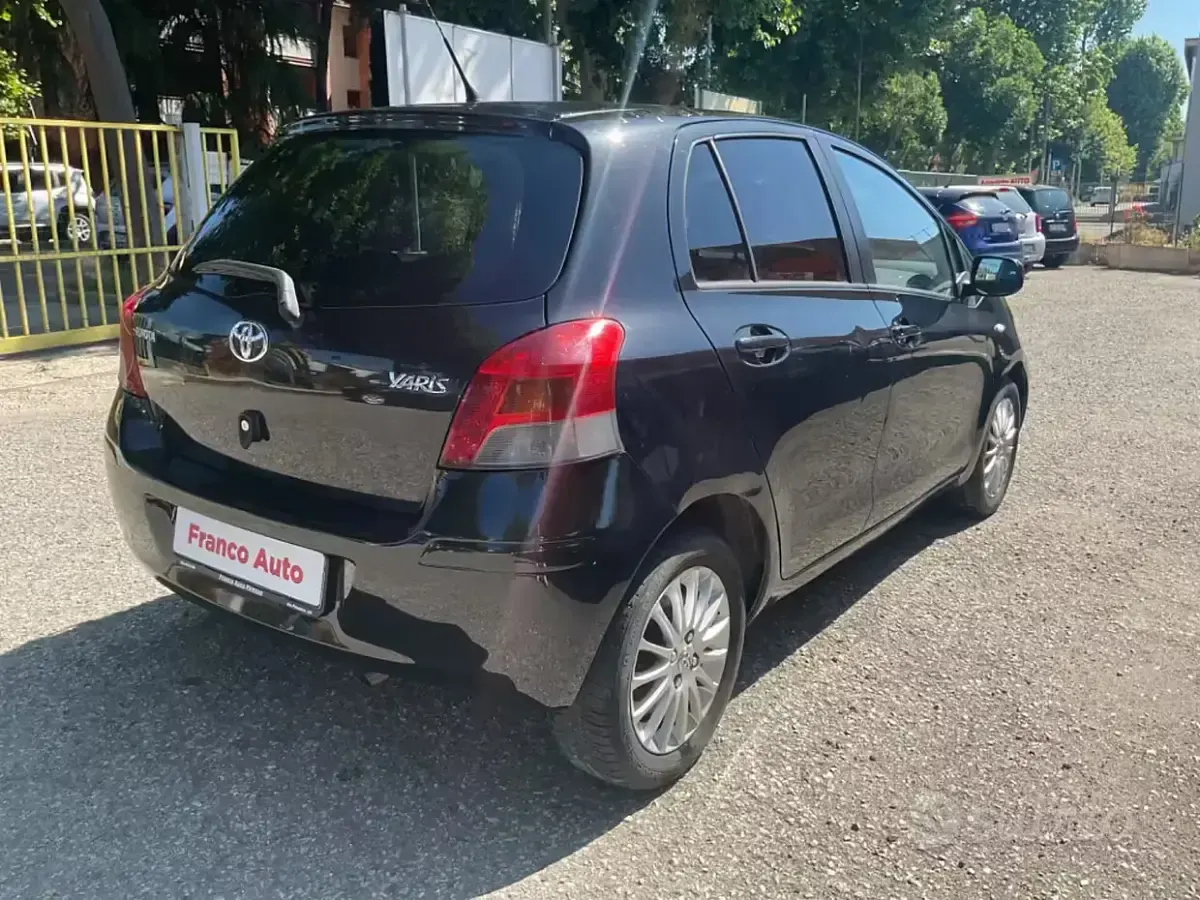 Usata Toyota Yaris 100 CV (73 kW) 2009 Nero Utilitaria