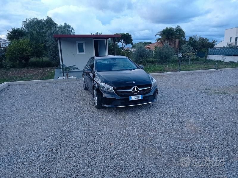 Nero Usata 2017 Mercedes A180 Premium Tre volumi | 10.000 € (Super prezzo) - Immagine 1/4