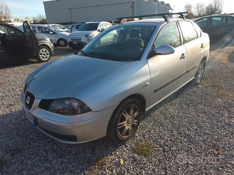 Grigio Usata 2003 Seat Cordoba Tre volumi | 1400 € - Immagine 1/4