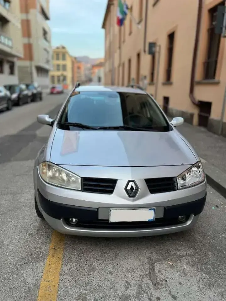 Usata Renault Mégane GrandTour Dynamique 111 CV (81 kW) 2005 Grigio Station wagon