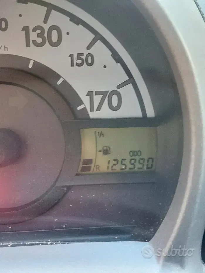 Usata Peugeot 107 68 CV (50 kW) 2008 Grigio Utilitaria