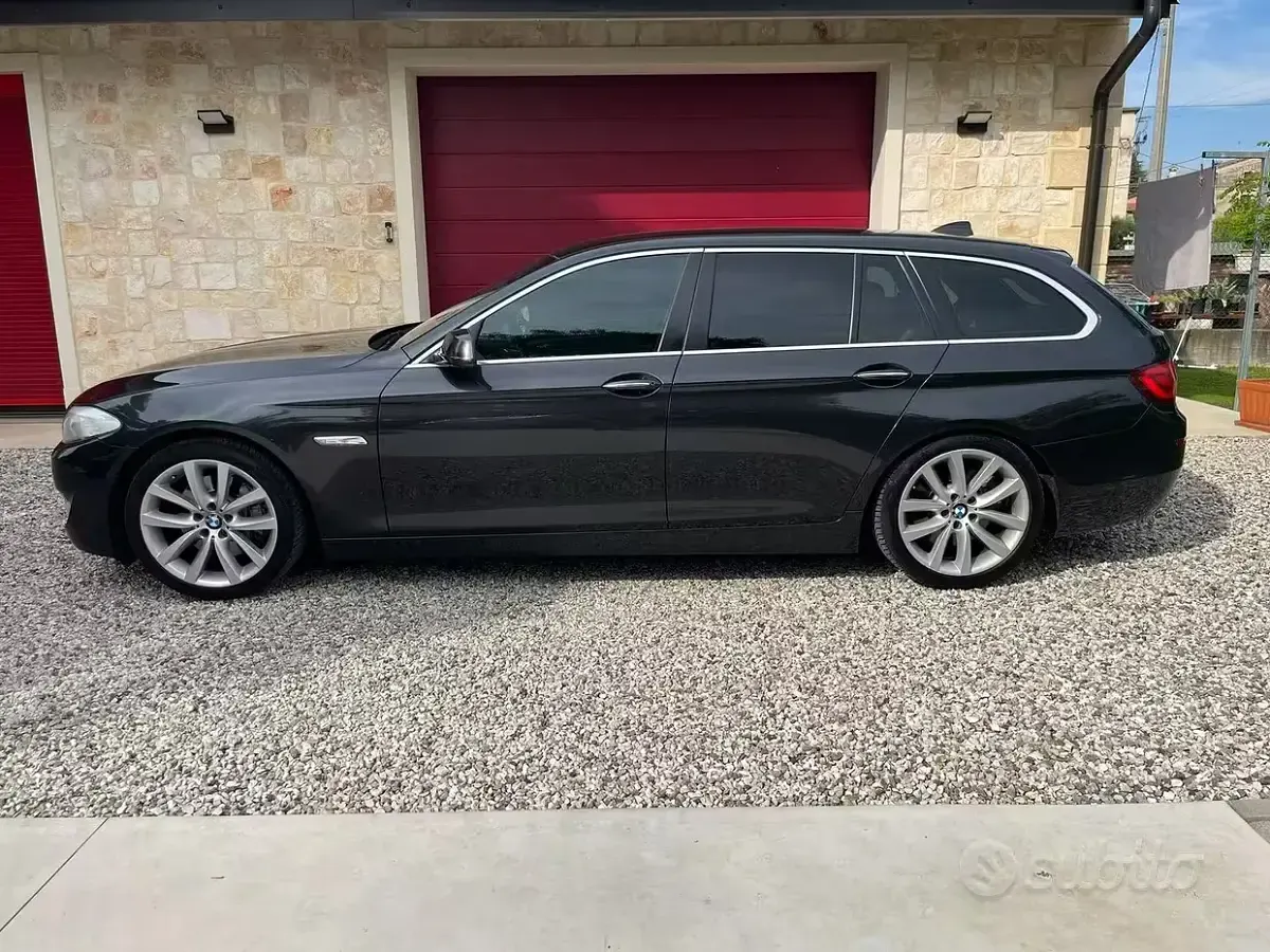 Usata BMW 530 258 CV (189 kW) 2012 Nero Station wagon