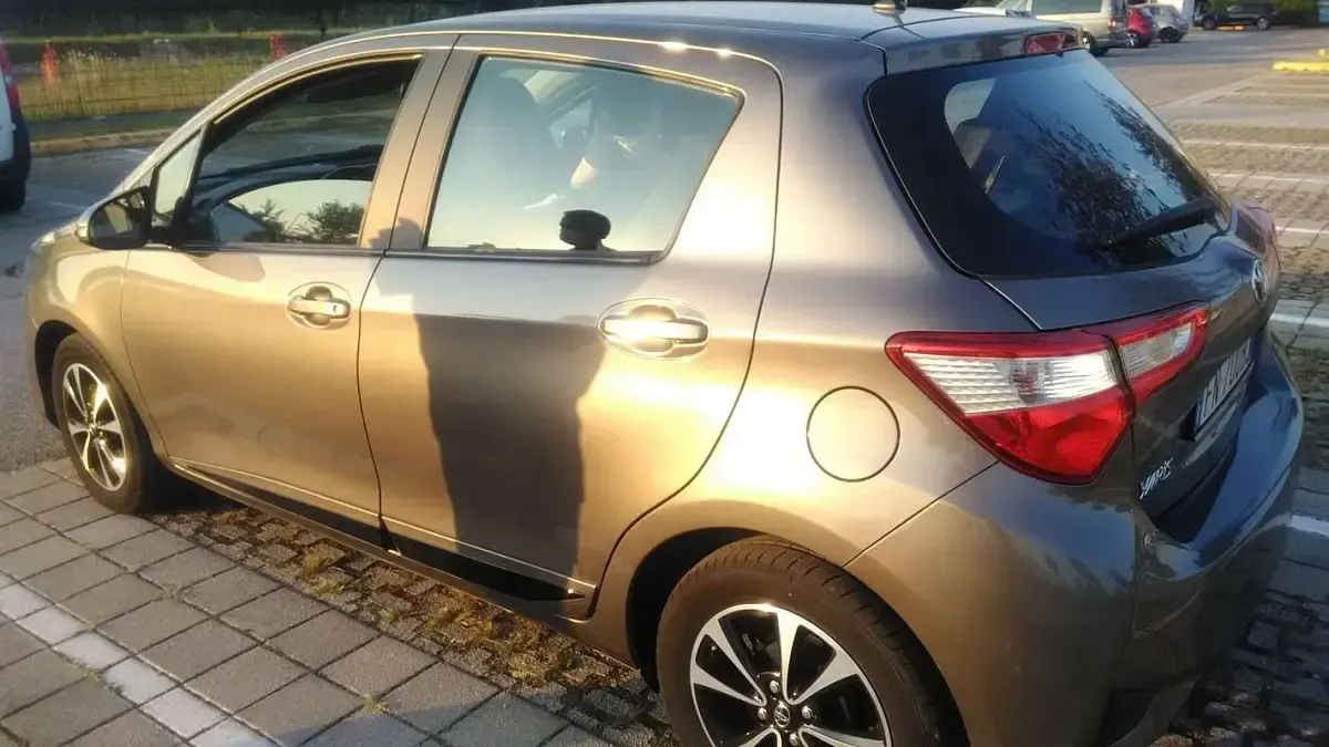 Usata Toyota Yaris Active 69 CV (50 kW) 2018 Grigio Berlina