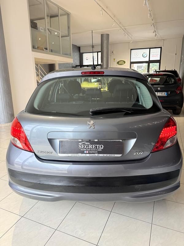 Begagnad Peugeot 207 93 HK (68 kW) 2010 Grå Sedan