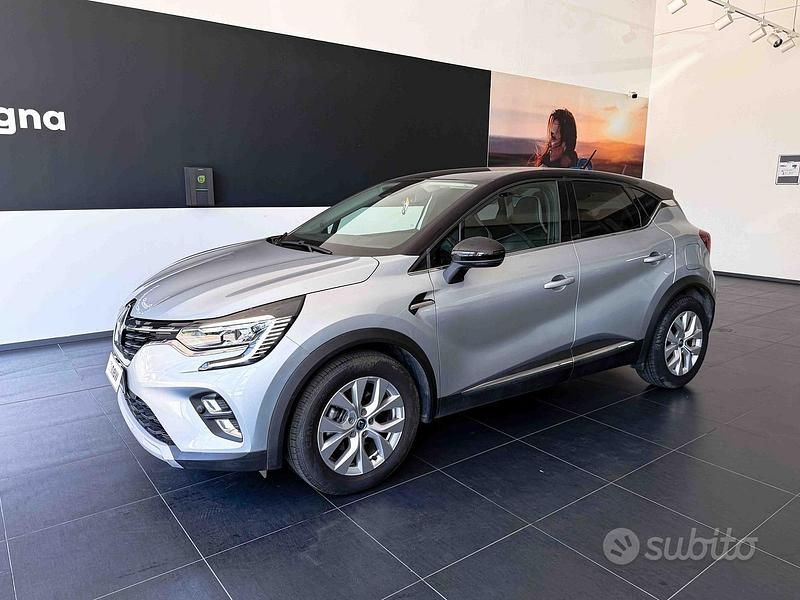 Usata Renault Captur Intens 160 CV (117 kW) 2021 Grigio SUV