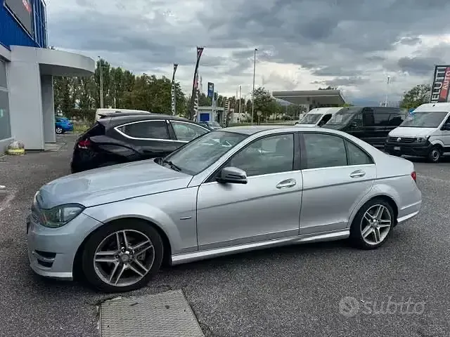 Usata Mercedes 220 2011