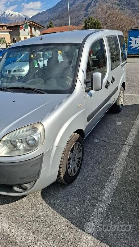 Usata Fiat Doblò 120 CV (88 kW) 2009 Grigio Monovolume