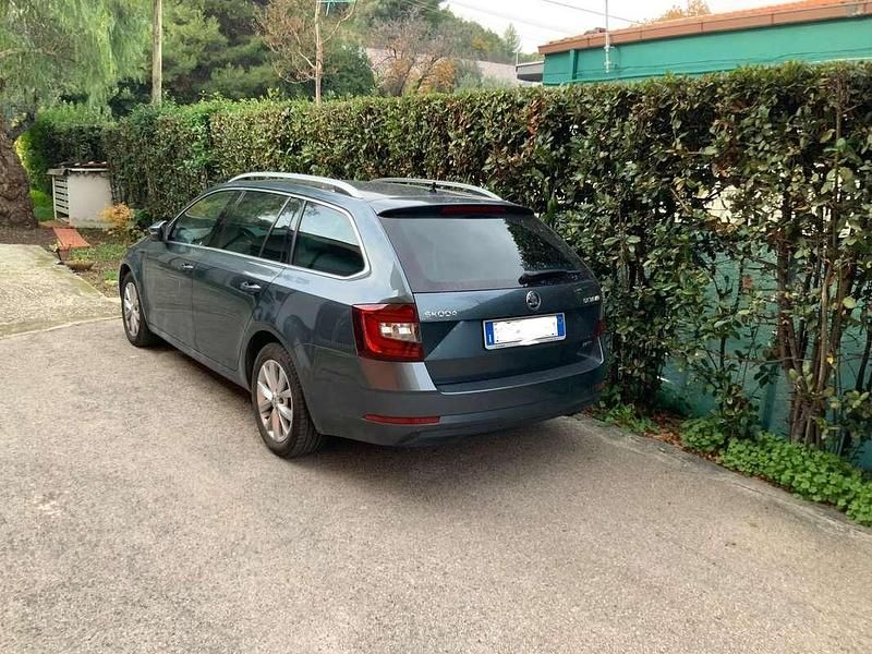 Usata Skoda Octavia Executive 131 CV (96 kW) 2020 Grigio Station wagon