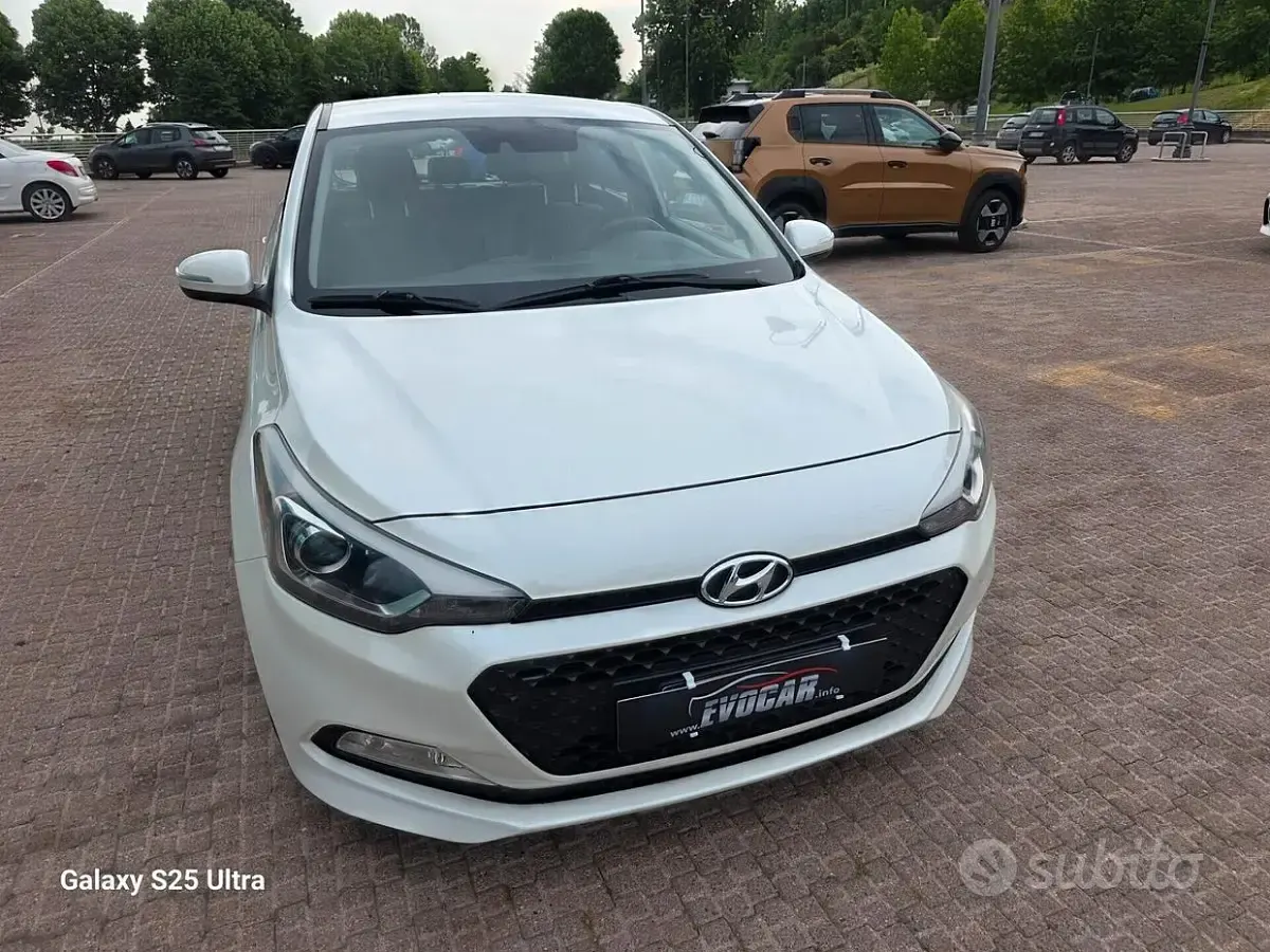 Usata Hyundai i20 84 CV (61 kW) 2015 Bianco Berlina