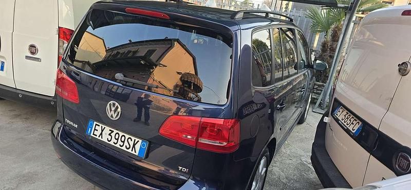 Usata VW Touran Comfortline 105 CV (77 kW) 2014 Blu/azzurro Monovolume