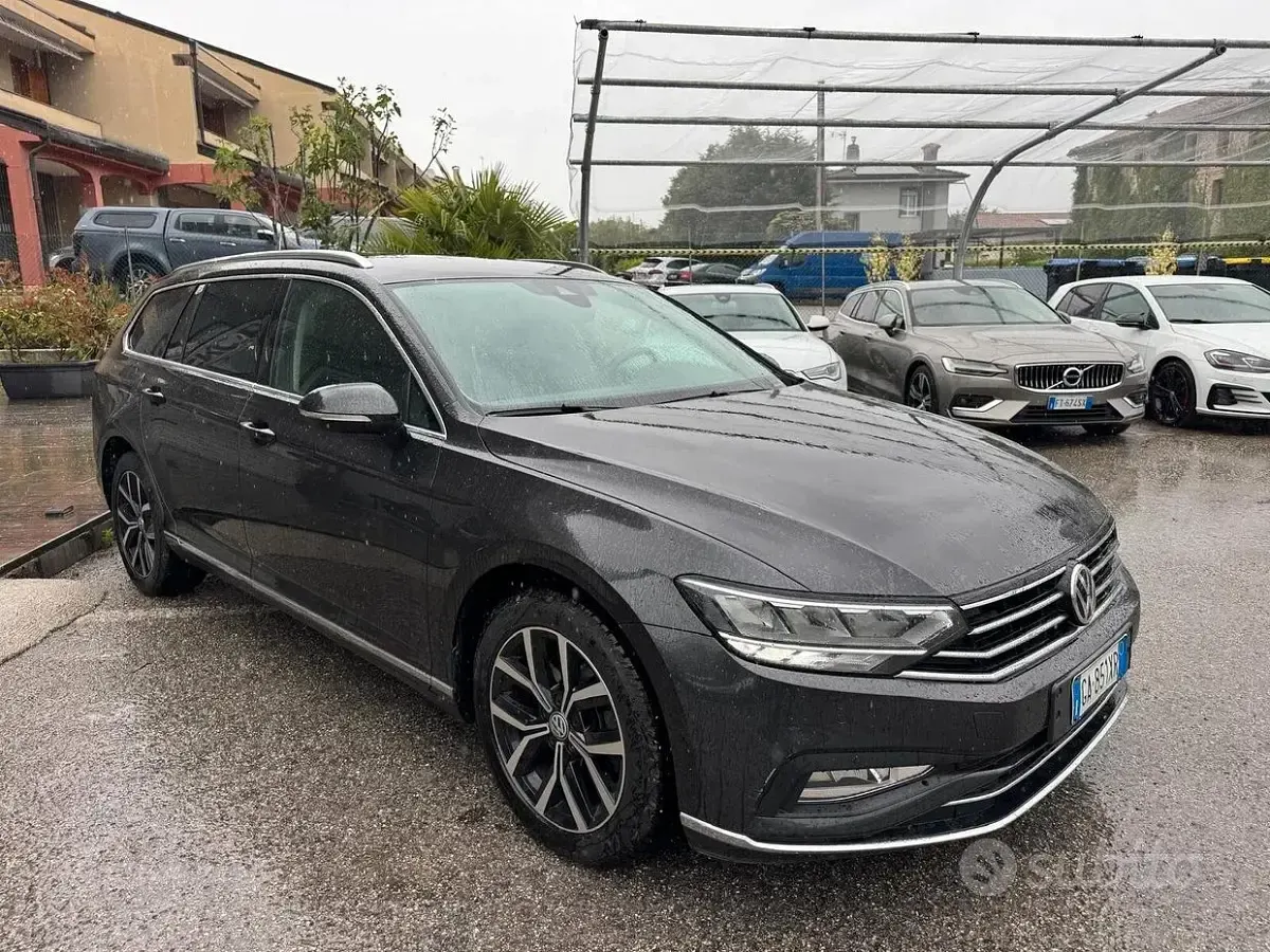 Usata VW Passat Executive 190 CV (139 kW) 2020 Grigio Station wagon