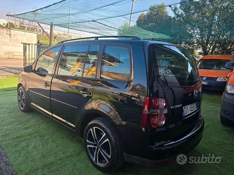 Usata VW Touran 105 CV (77 kW) 2009 Nero Monovolume