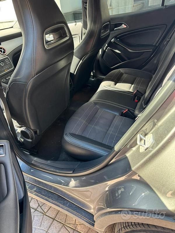 Usata Mercedes GLA220 Premium 177 CV (130 kW) 2015 Grigio SUV