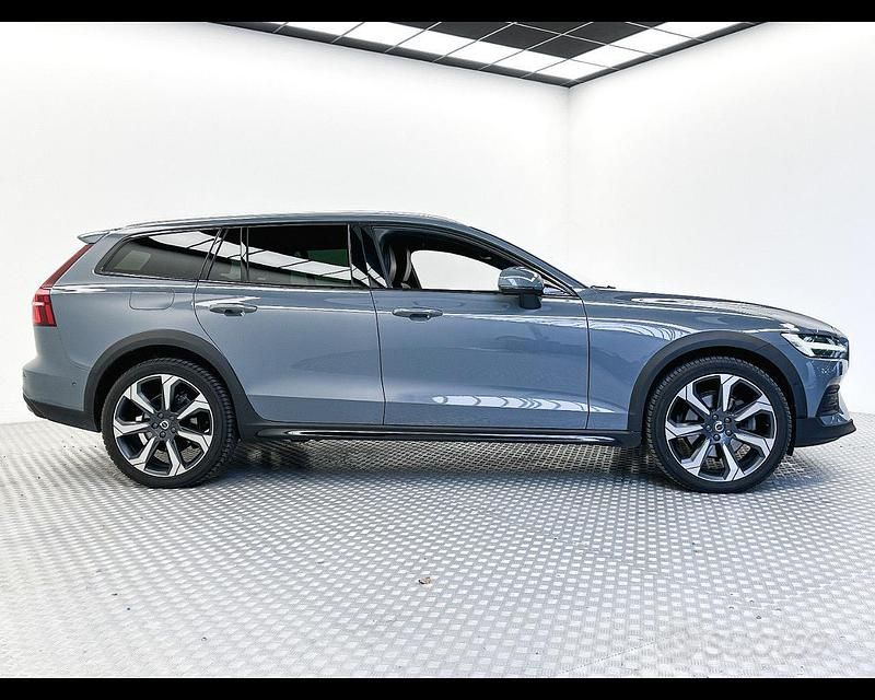 Usata Volvo V60 CC Plus 197 CV (144 kW) 2023 Grigio Station wagon