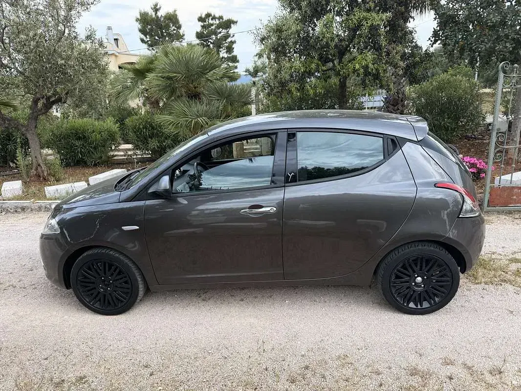 Usata Lancia Ypsilon 71 CV (52 kW) 2012 Utilitaria