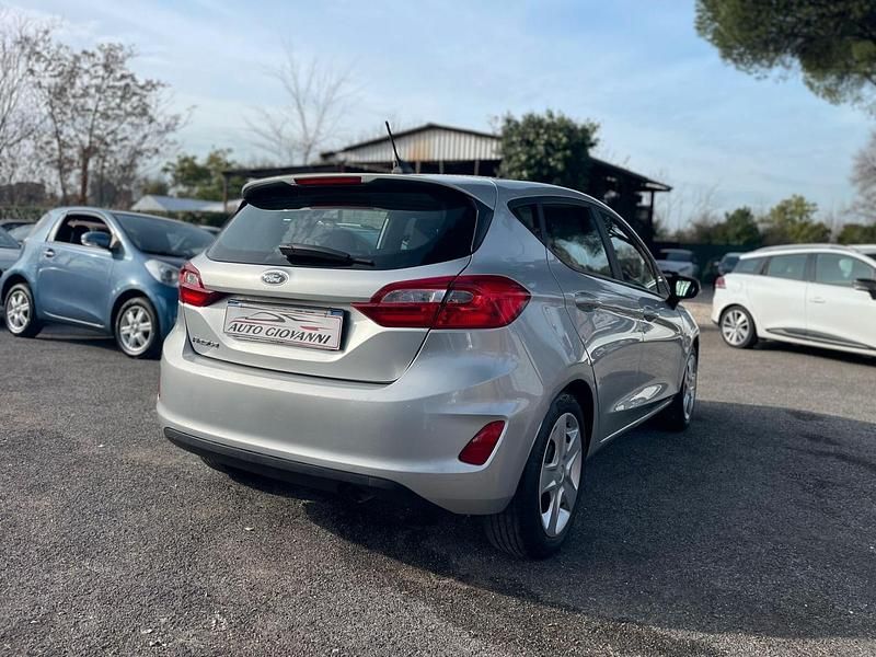 Usado Ford Fiesta Titanium 95 HP (69 kW) 2021 Cinzento Sedan