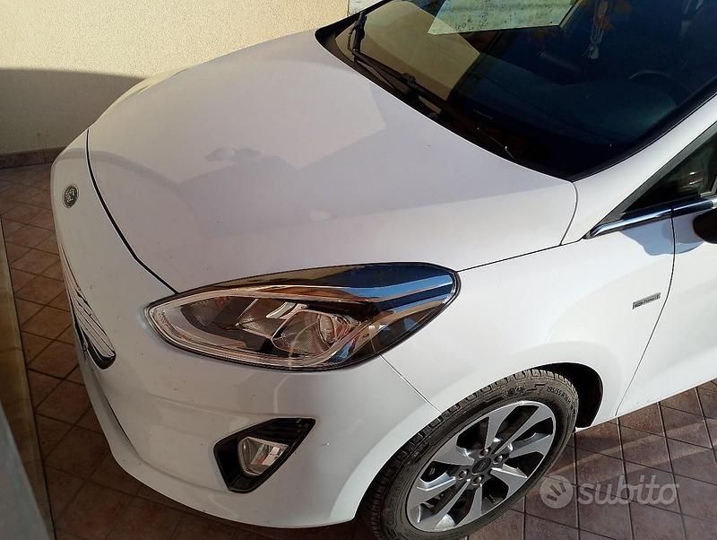 Usata Ford Fiesta Titanium 101 CV (74 kW) 2017 Bianco Berlina